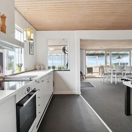 Awesome In With Kitchen 4*